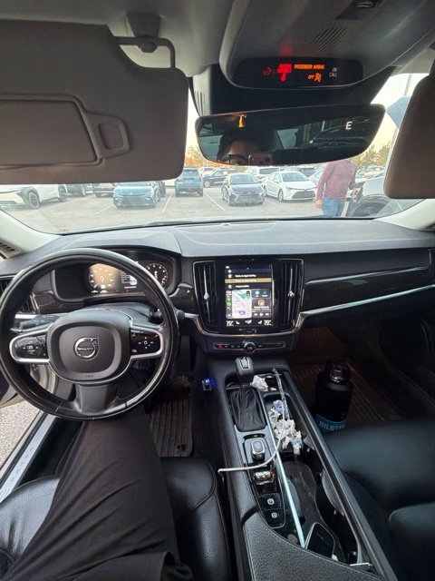 Used 2018 Silver Volvo T5 Momentum image 18