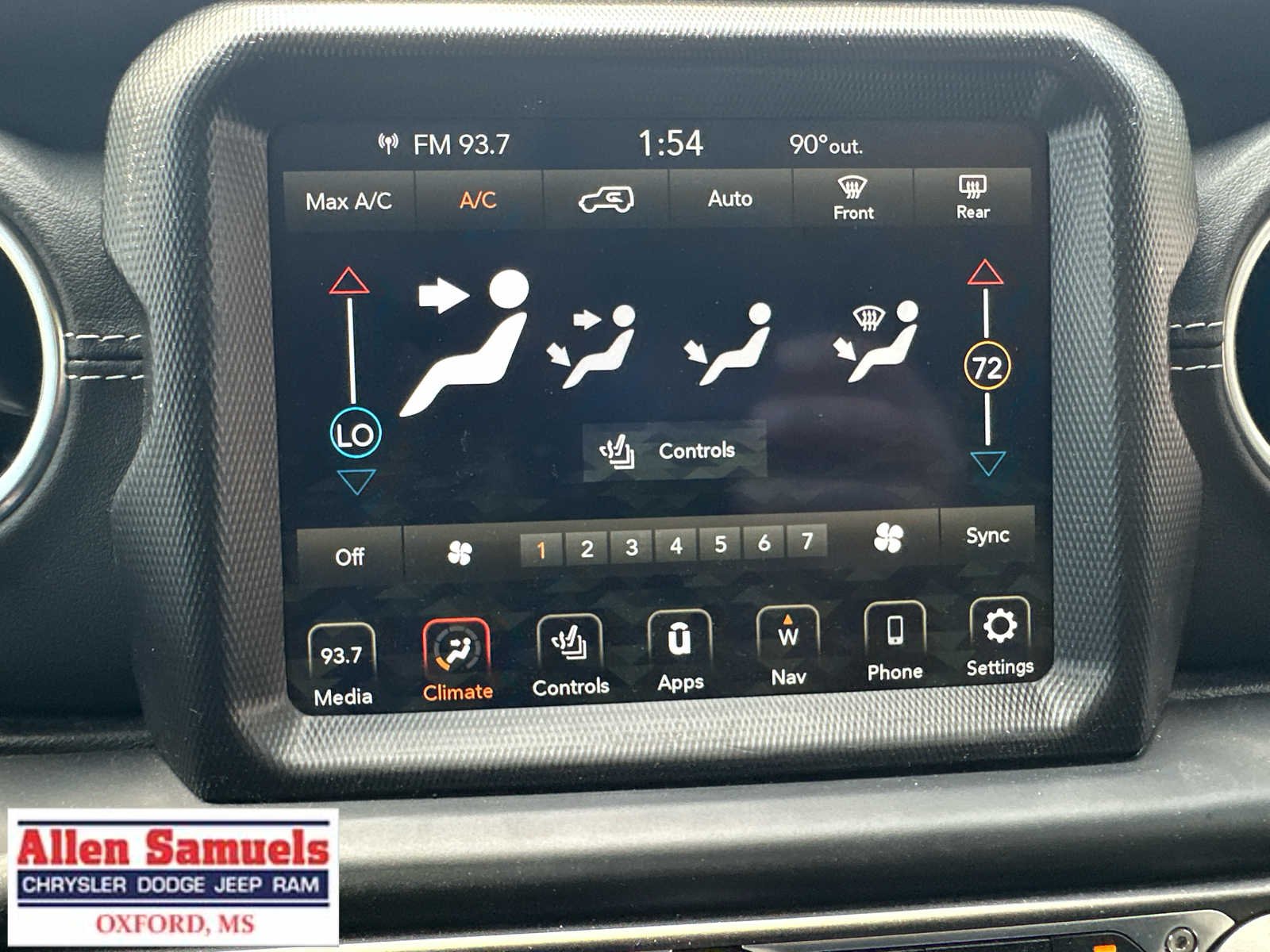 Used 2022 High Velocity Clearcoat Jeep Unlimited Sahara image 24