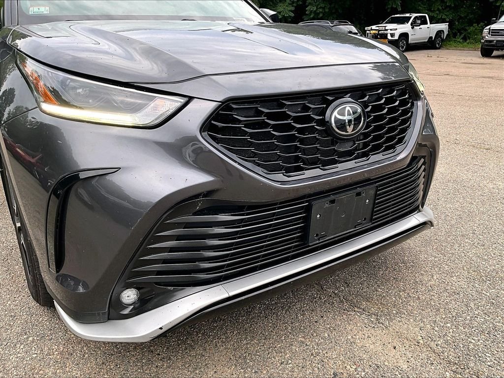 Used 2022 Gray Toyota XSE image 8