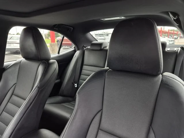 Used 2020 Ultra White Lexus 300 image 12