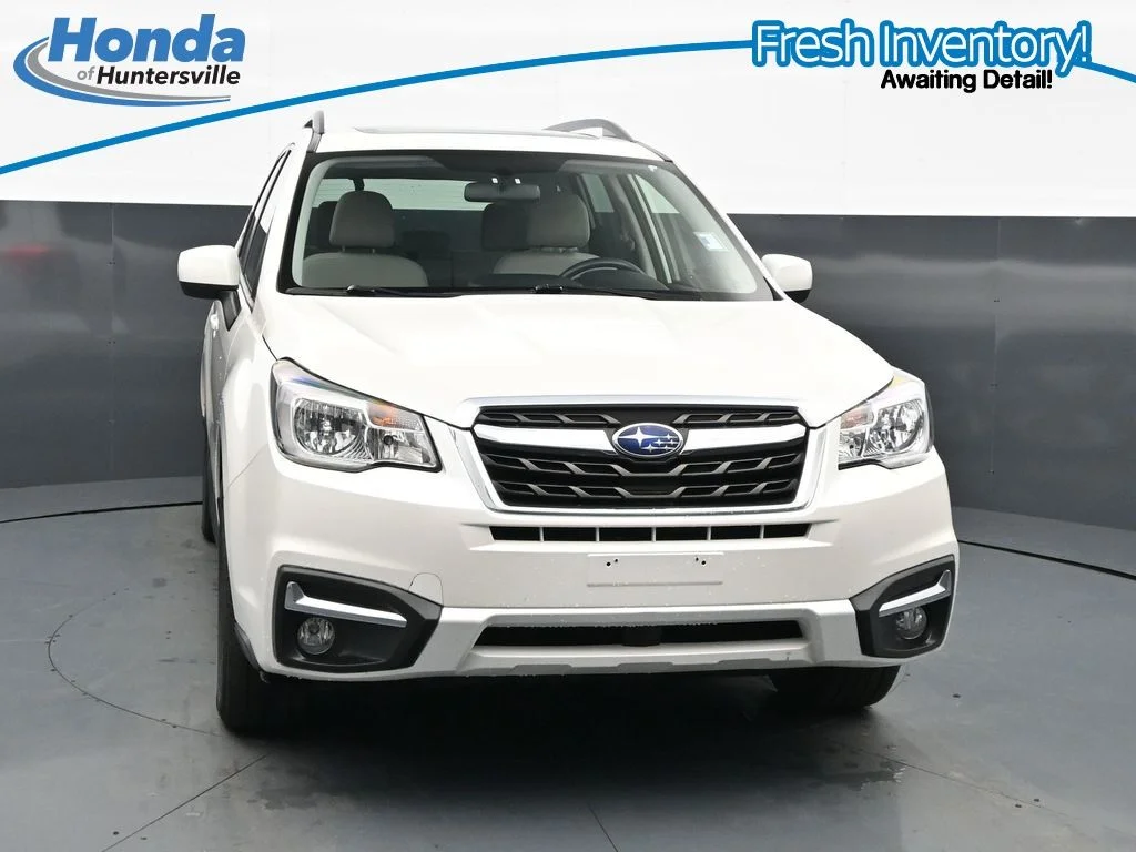 Used 2018 Crystal White Pearl Subaru 2.5i Premium image 1