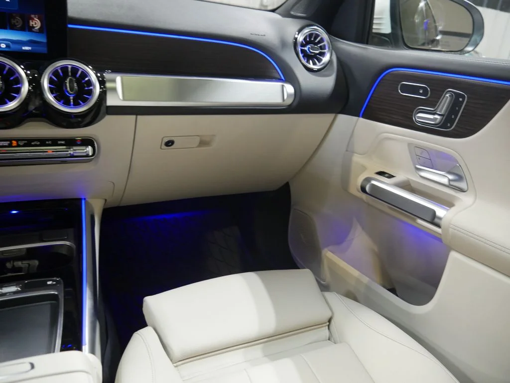 New 2026 Polar White Mercedes-Benz GLB 250 image 40