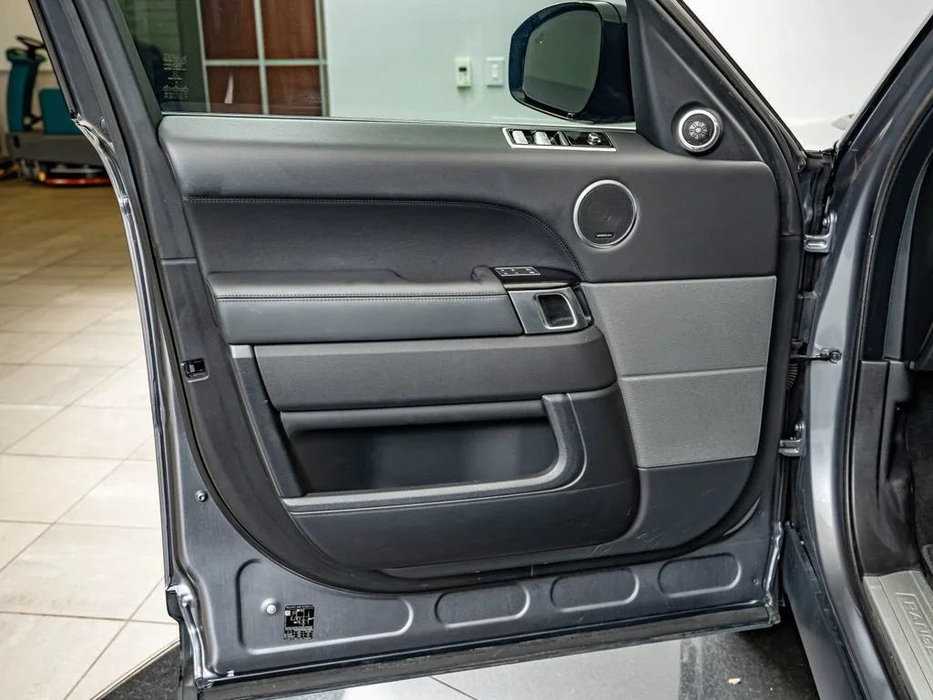 Used 2021 Eiger Gray Metallic Land Rover HSE Silver Edition image 19