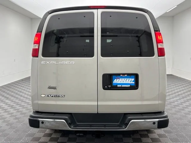 Used 2019 Silver Ice Metallic Chevrolet Explorer Limited SE image 9