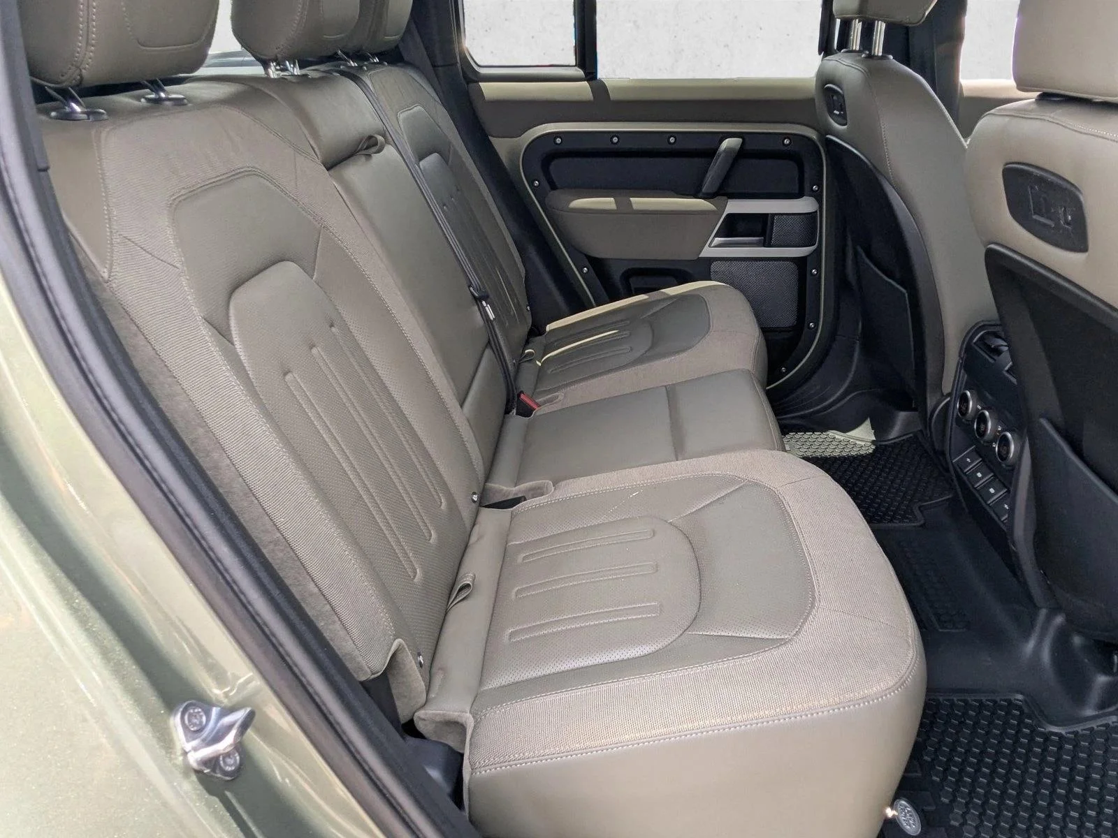 Used 2020 Pangea Green Metallic Land Rover SE image 20