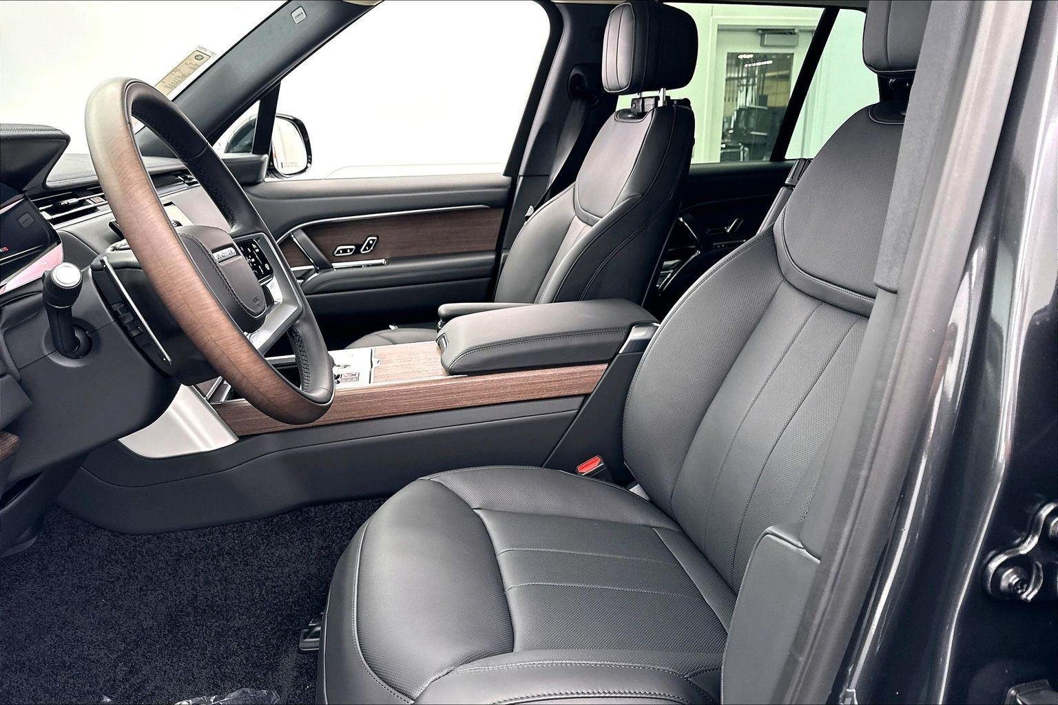 New 2026 Carpathian Grey Premium Metallic Land Rover SE image 18