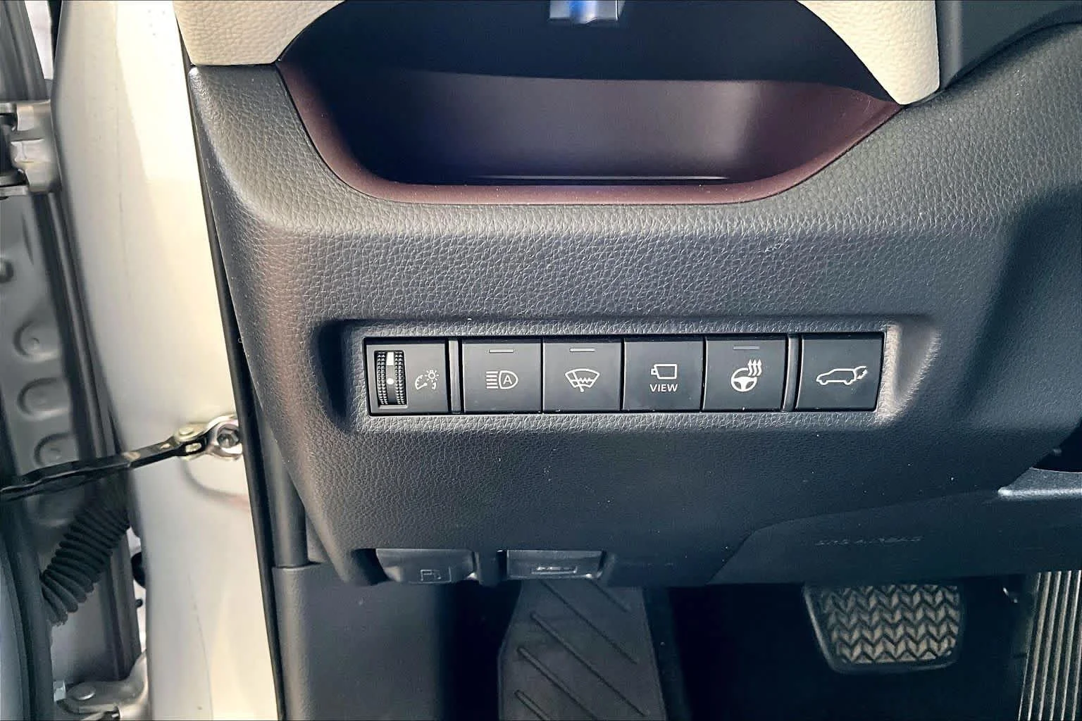 Used 2020 Silver Sky Metallic Toyota Limited image 34