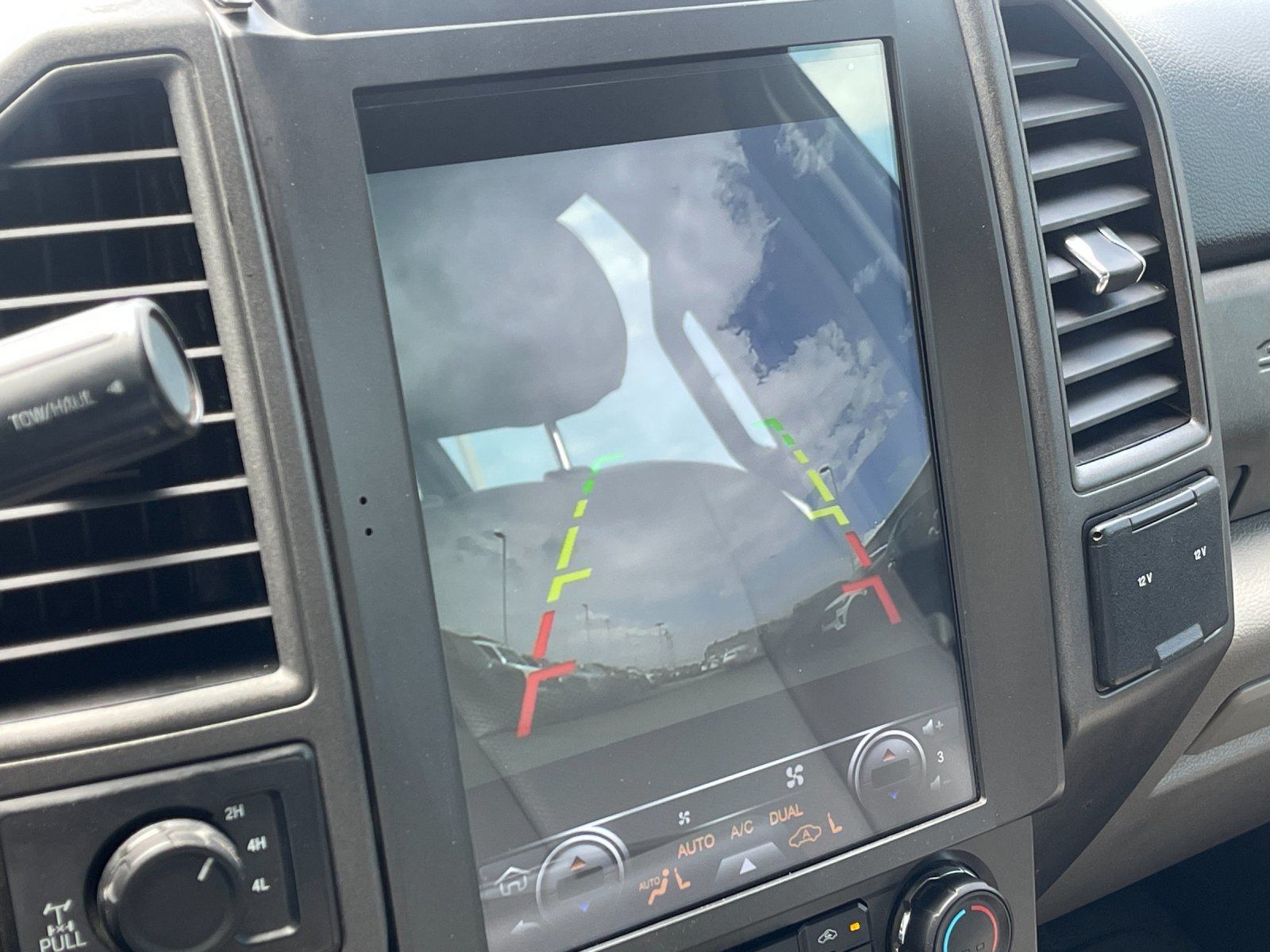 Used 2019 White Ford XL image 21