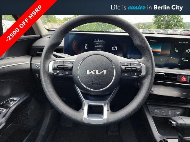 2025 Kia K5 LXS - Photo 23
