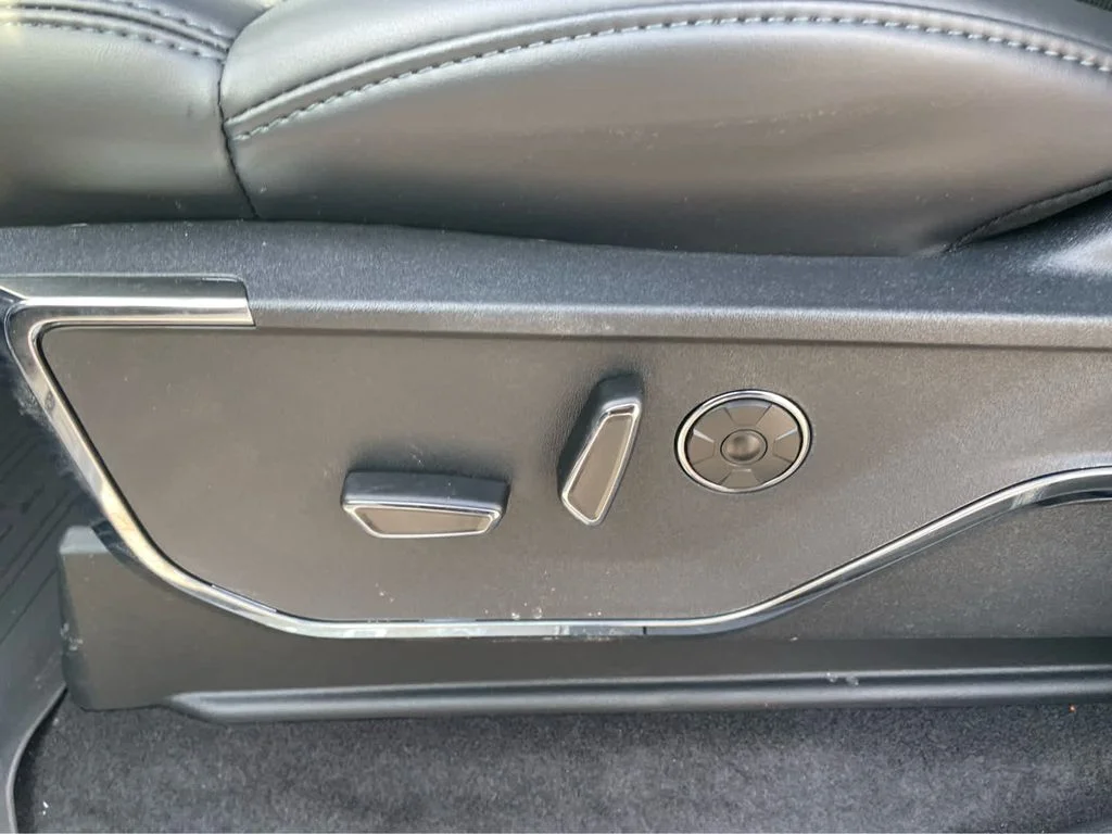 New 2025 Space White Metallic Ford Platinum® image 17