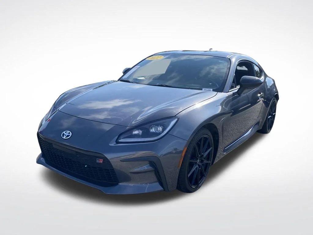 Used 2022  Toyota Premium image 2