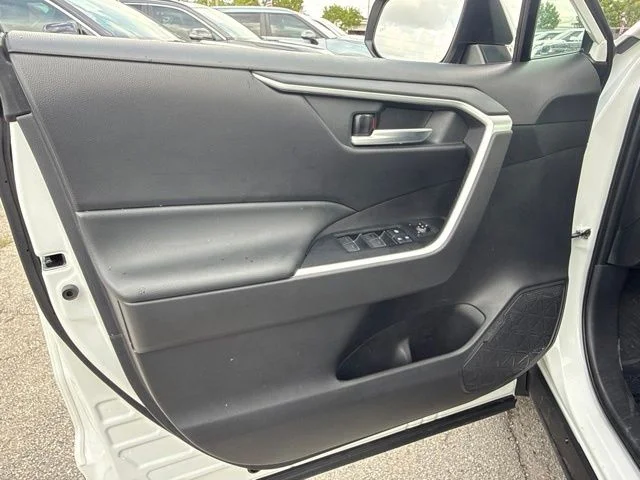 Used 2025 Beige Toyota XLE Premium image 32