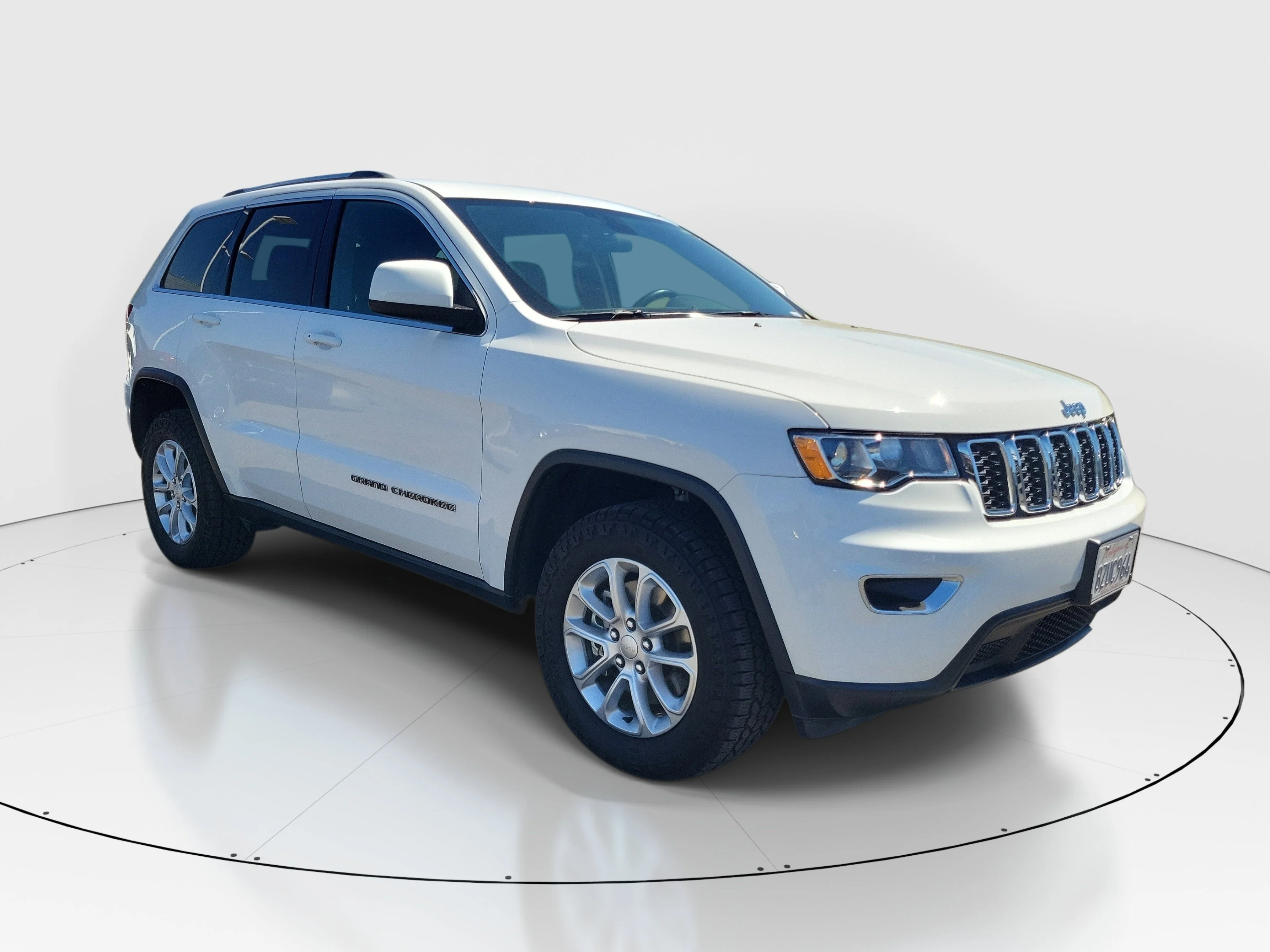 Certified Used 2021 White Jeep Laredo X image 8