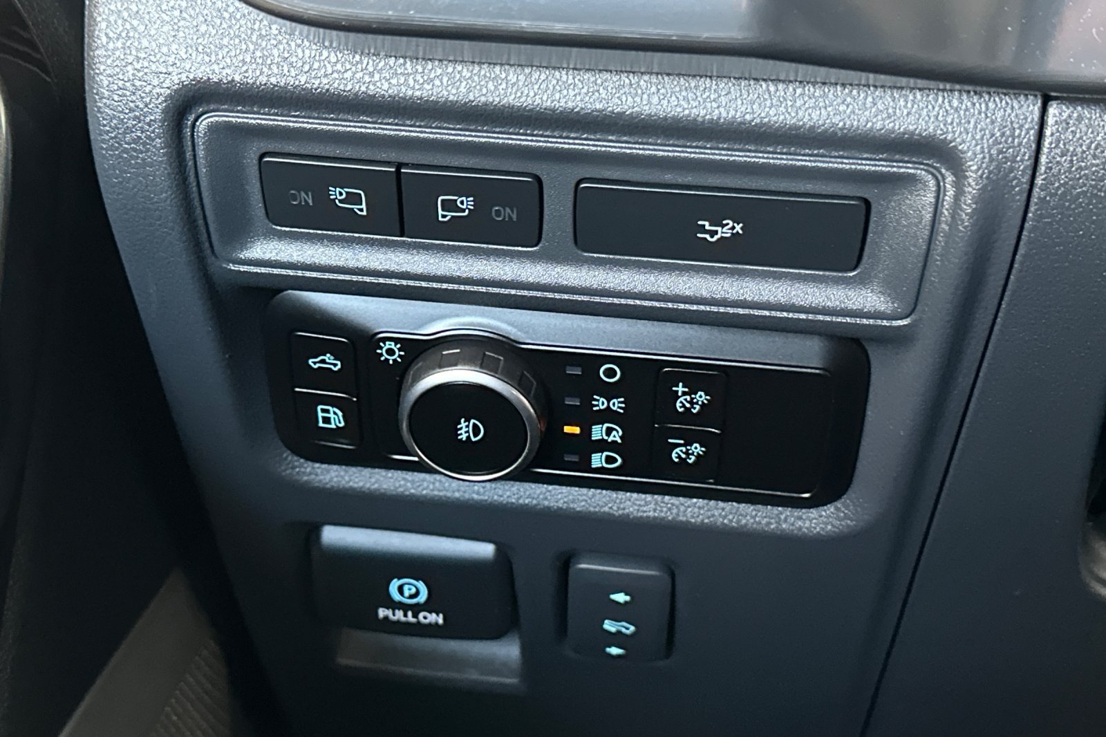 Used 2023 White Ford Lariat image 29