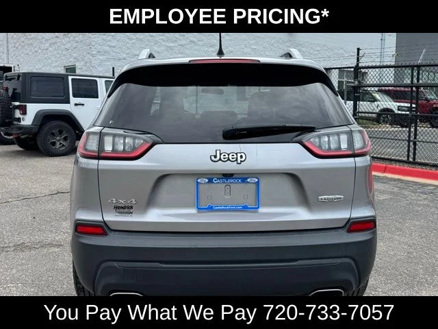 Used 2019 Silver Jeep Latitude image 4