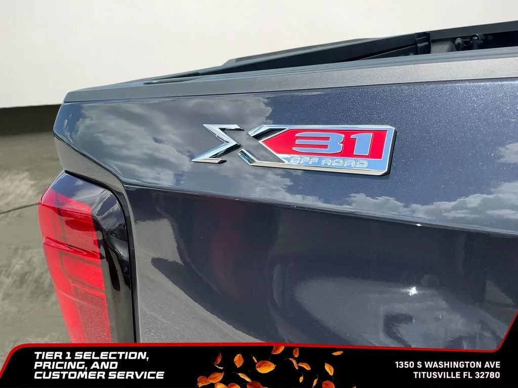 Used 2025 Titanium Rush Metallic GMC SLT image 37