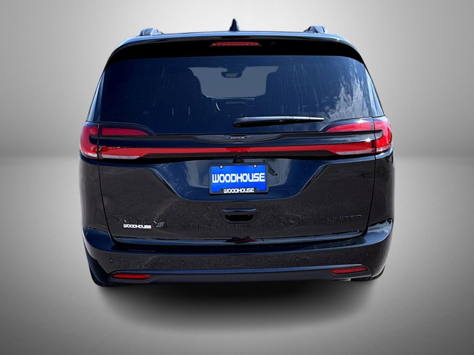 New 2026 Diamond Black Crystal Pearl-Coat Exterior Paint Chrysler Limited image 6
