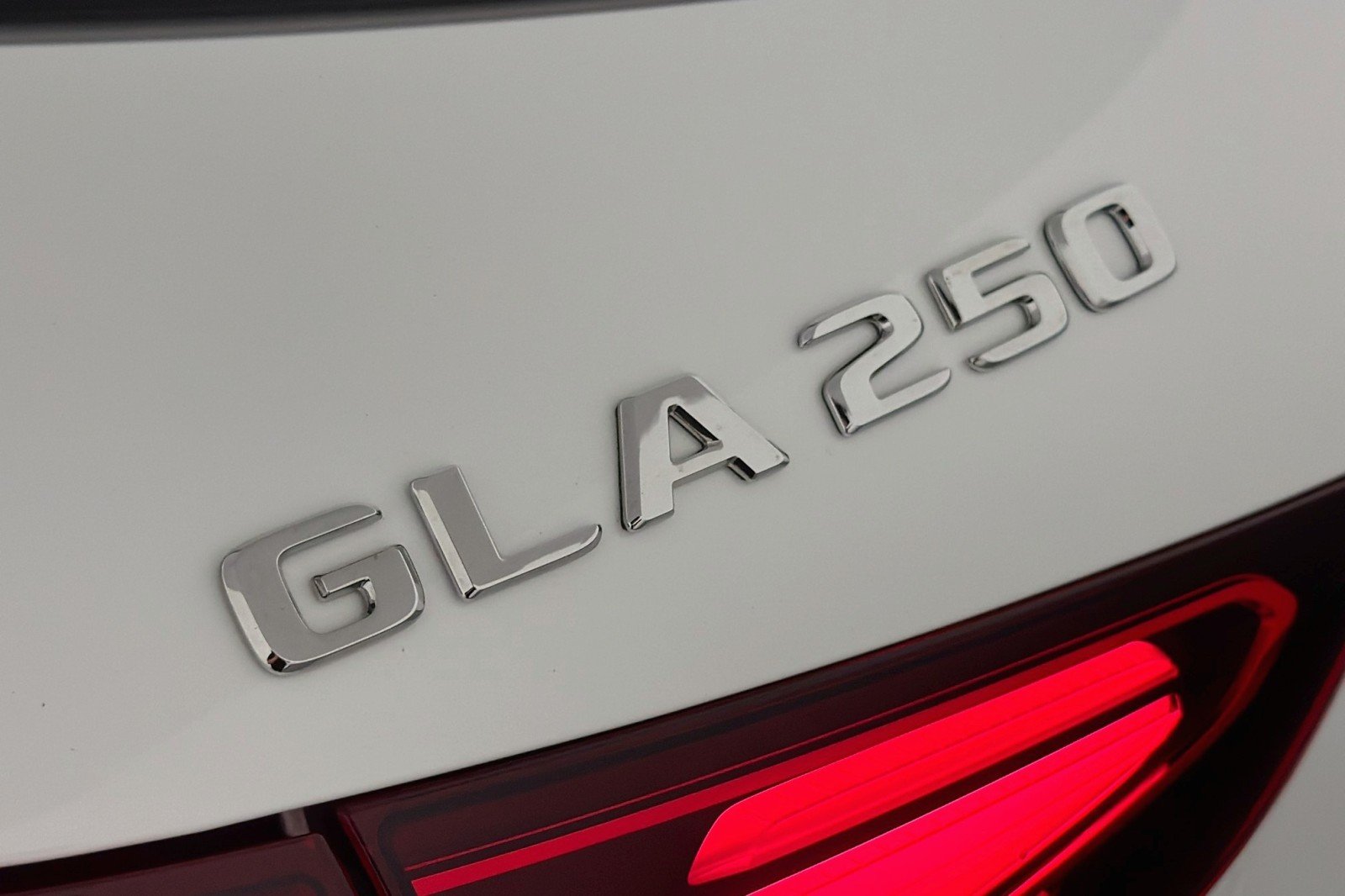 New 2026 Polar White Mercedes-Benz GLA 250 SUV image 8
