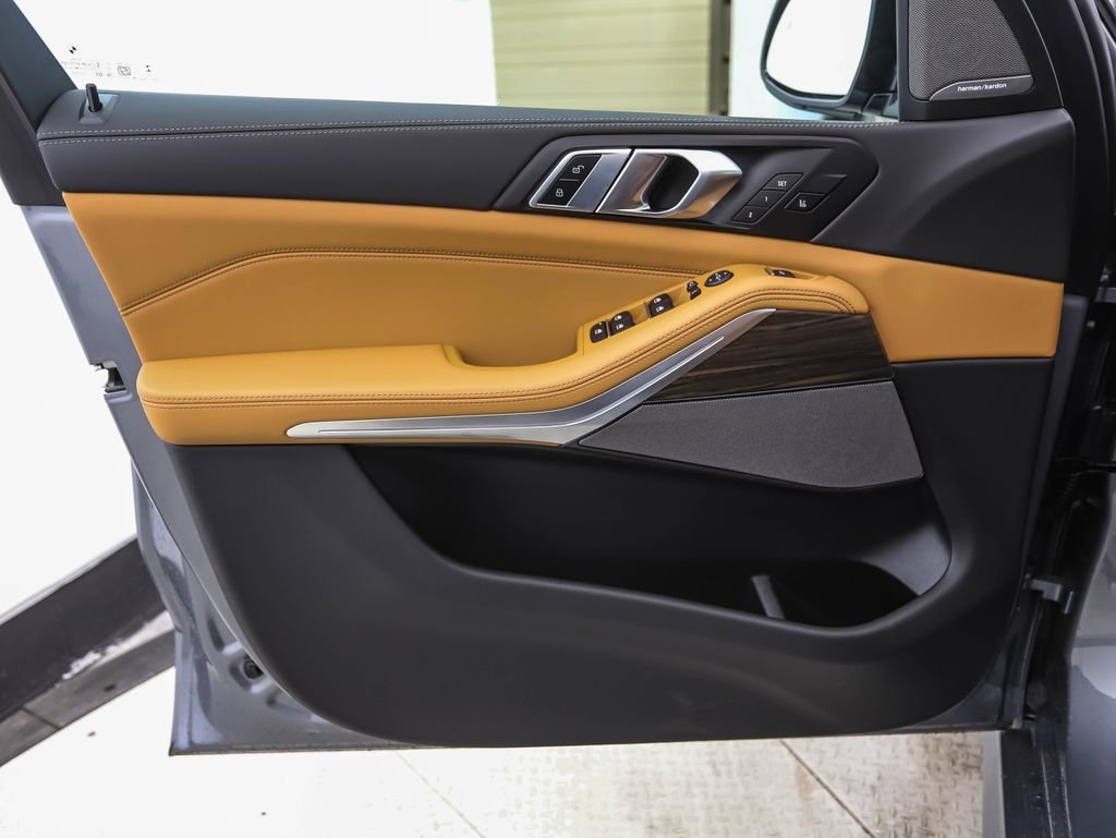 New 2026 Gray Metallic BMW xDrive40i image 9
