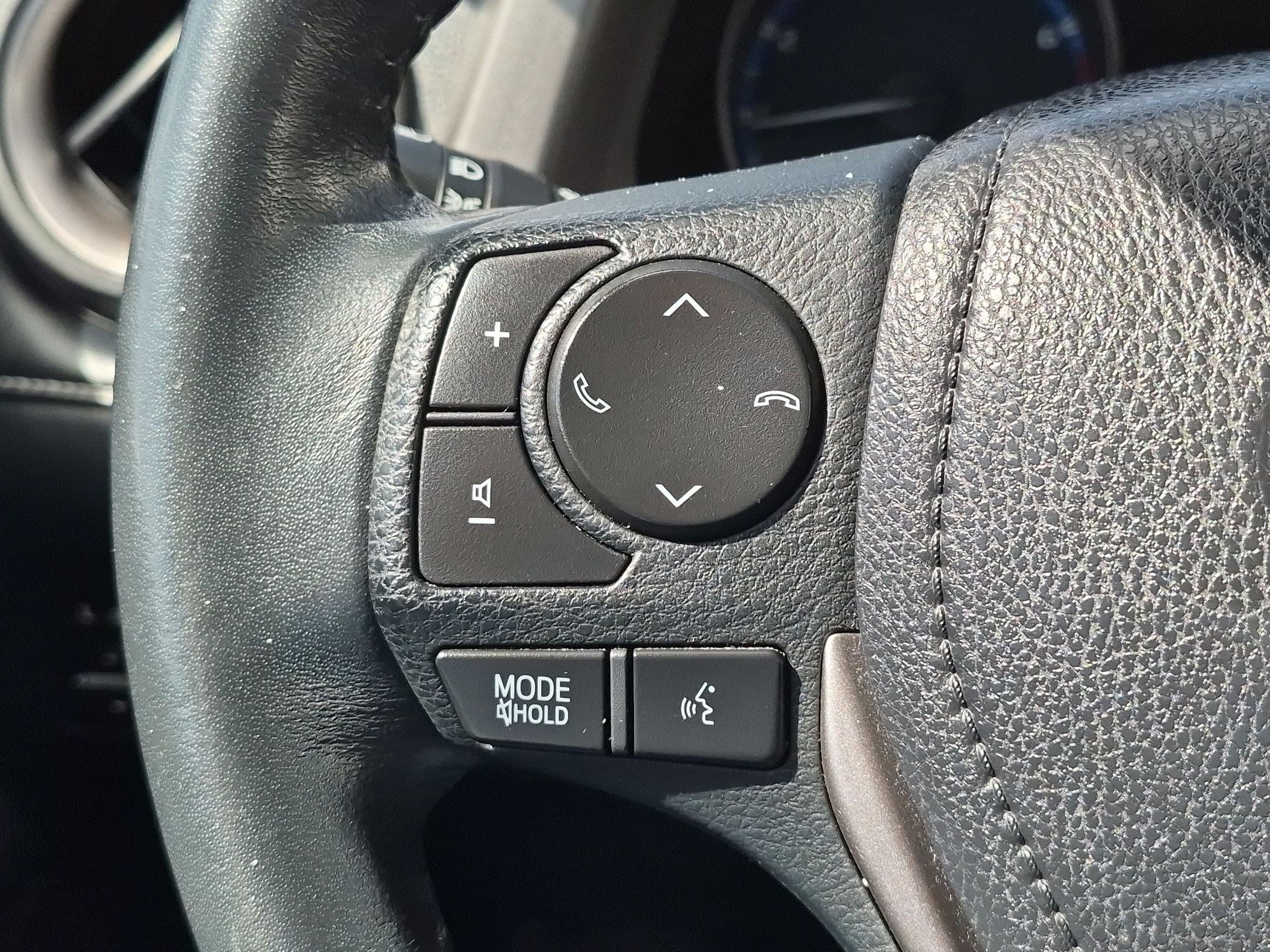 Used 2018 Super White Toyota XLE image 16