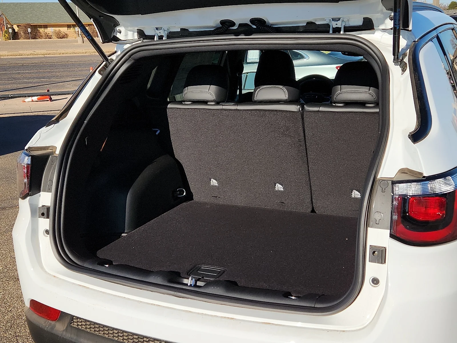 New 2026 White Jeep LATITUDE ALTITUDE 4X4 image 8