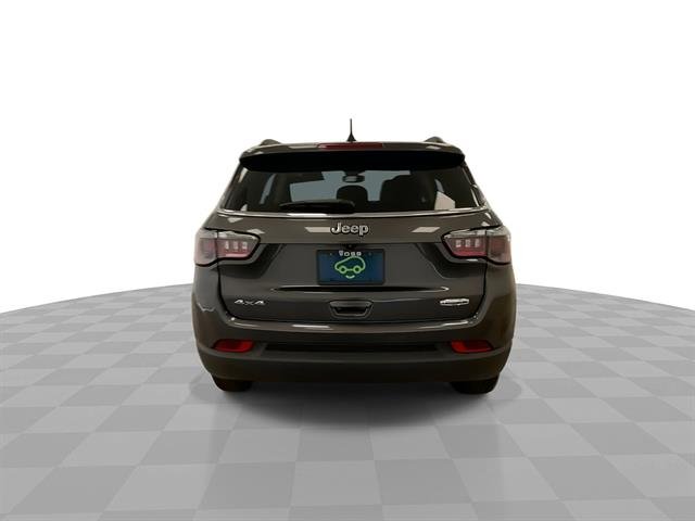 2022 Jeep Compass Latitude Lux 4x4, photo 8 of 12