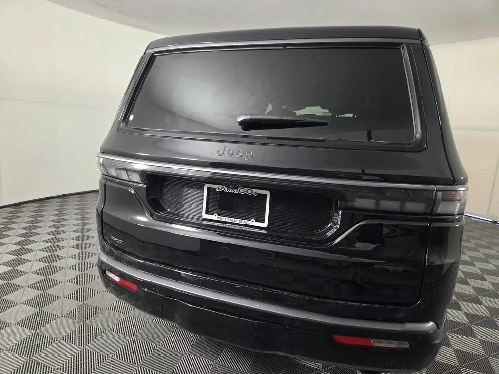 New 2026 High Gloss Black Exterior Paint Jeep Limited Altitude image 6
