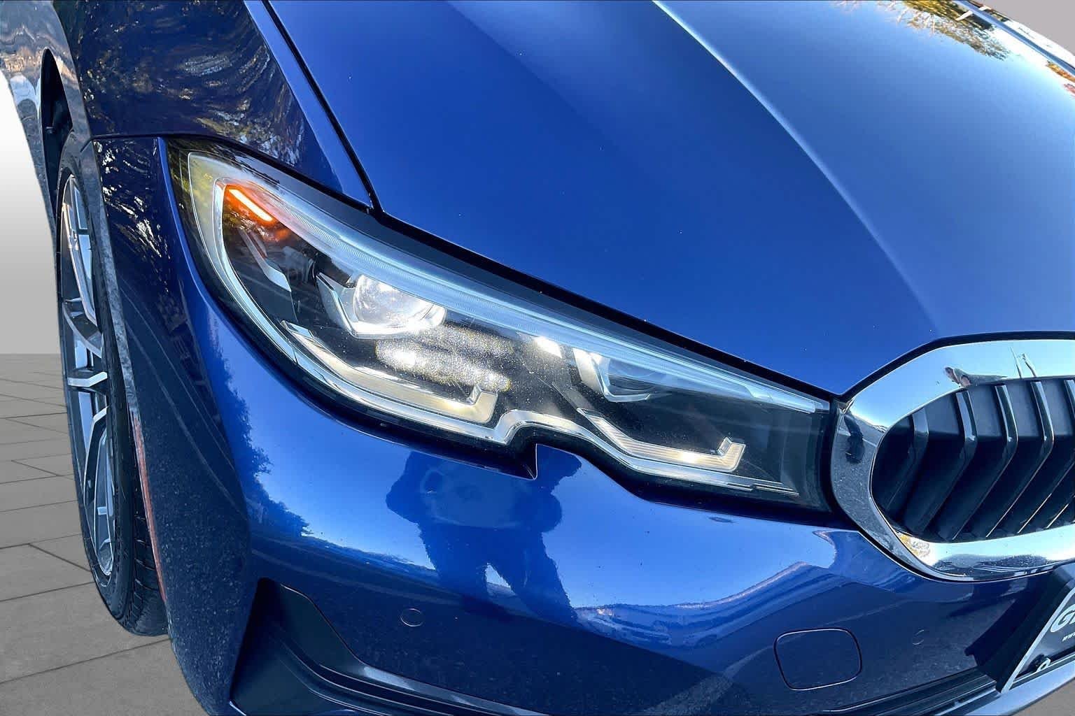 Used 2019 Mediterranean Blue Metallic BMW 330i xDrive image 26