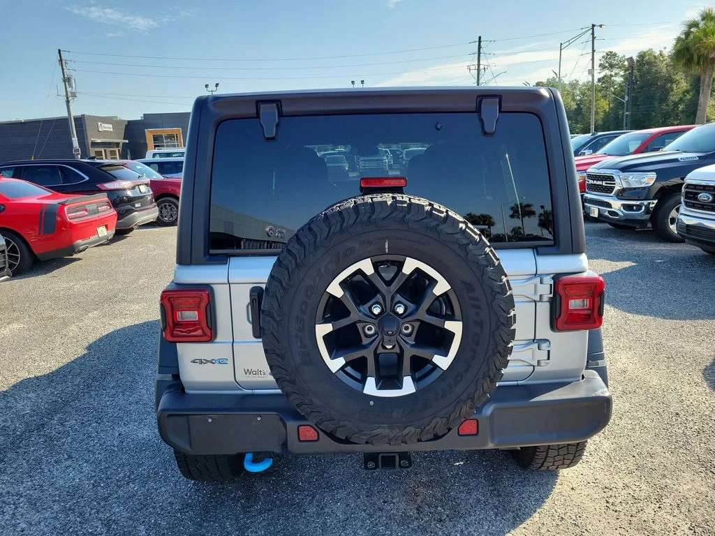 Used 2024 Silver Zynith Clearcoat Jeep Rubicon 4xe image 10