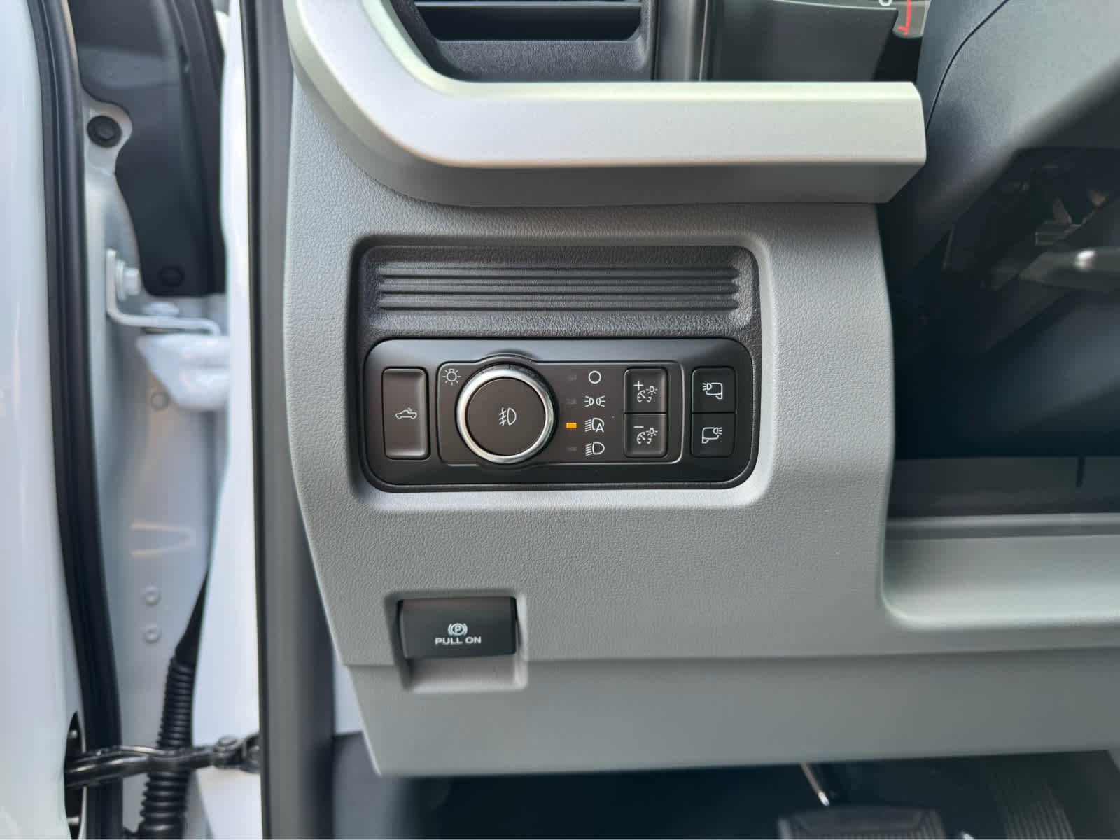 New 2027 Oxford White Ford XLT image 15