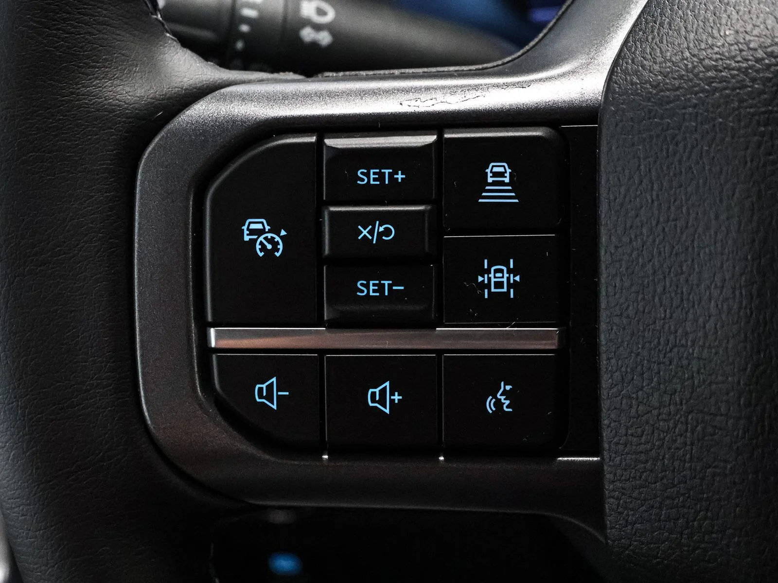New 2026 Oxford White Ford XLT image 35