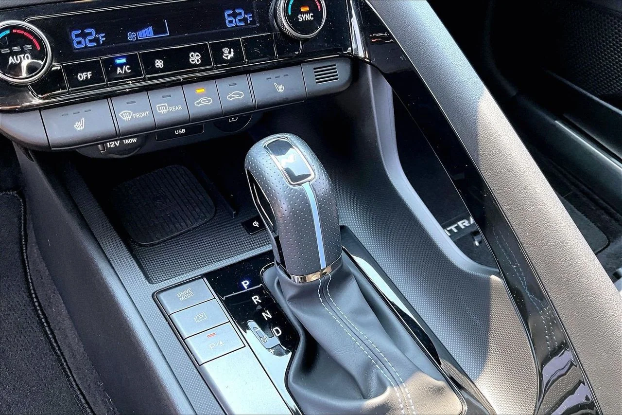 Used 2025 Blue Hyundai Base image 30