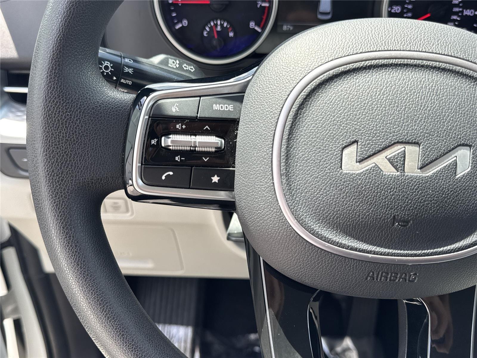 Certified Used 2024 Snow White Pearl Kia LX image 9