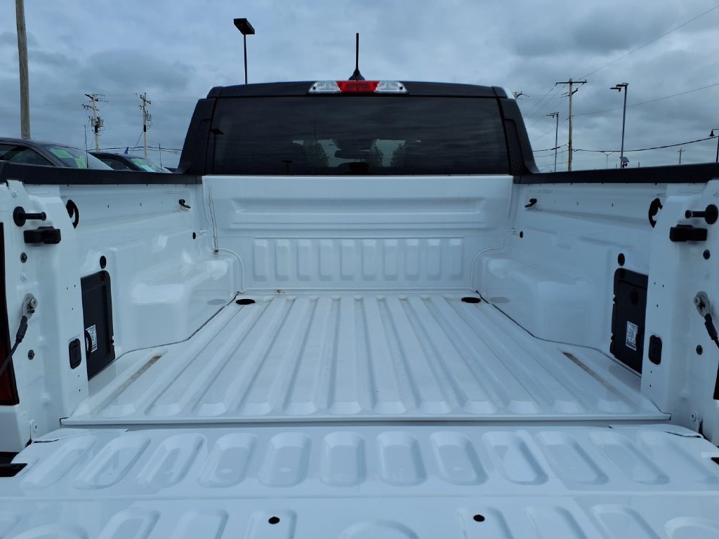 New 2026 Oxford White Ford XLT image 8