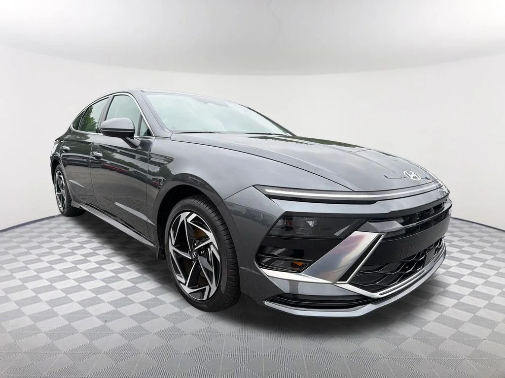 Used 2026 Gray Hyundai SEL Sport image 3
