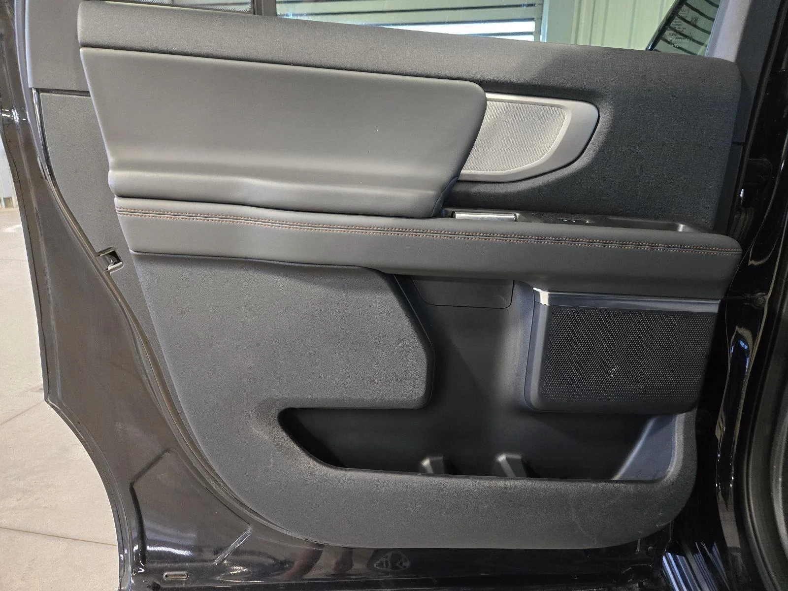 Used 2025 Agate Black Ford Active image 38