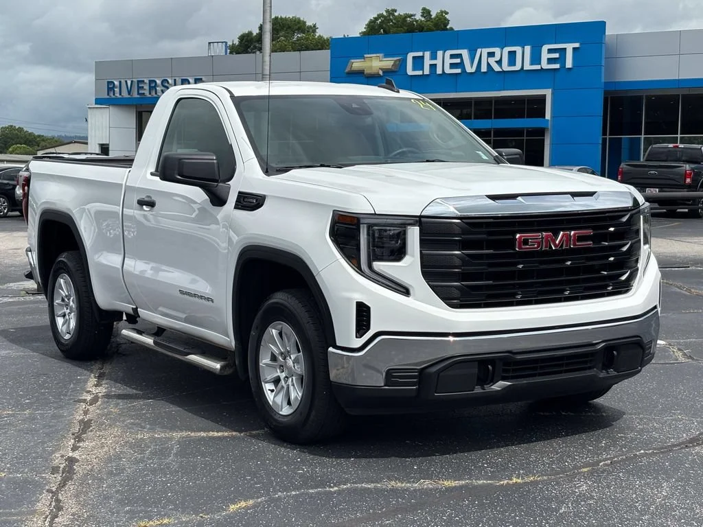 Used 2025 Summit White GMC Pro image 4