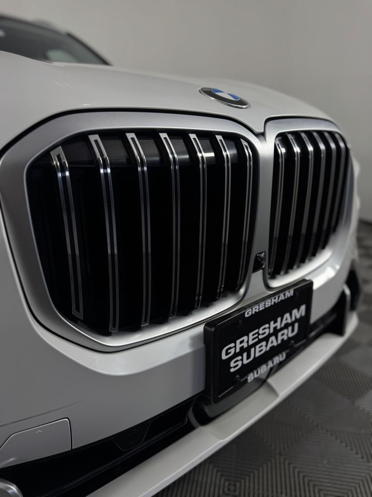 Used 2023 White Metallic BMW xDrive40i image 53