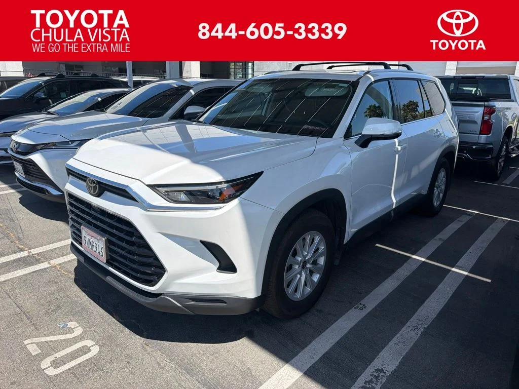 Used 2026 White Toyota XLE image 1