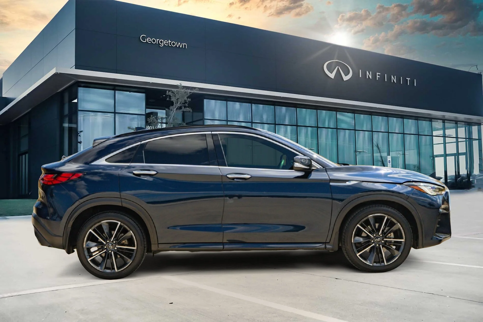 Certified Used 2023 Blue INFINITI LUXE image 4
