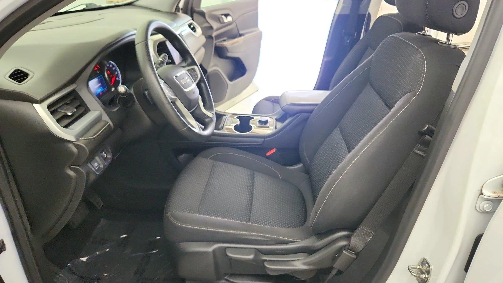 Used 2022 Summit White GMC SLE image 15