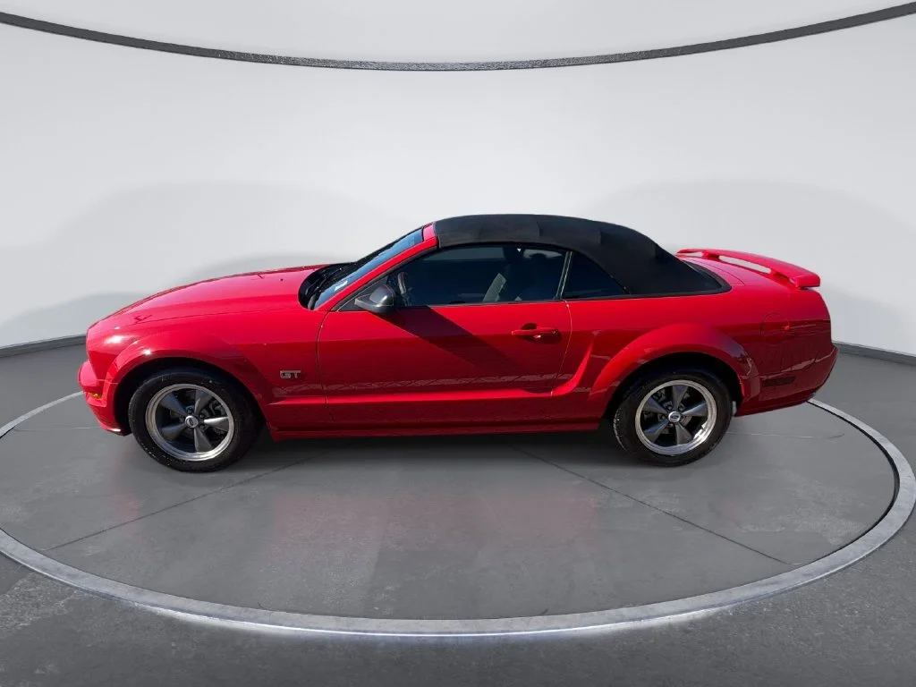 Used 2006  Ford GT Deluxe image 4