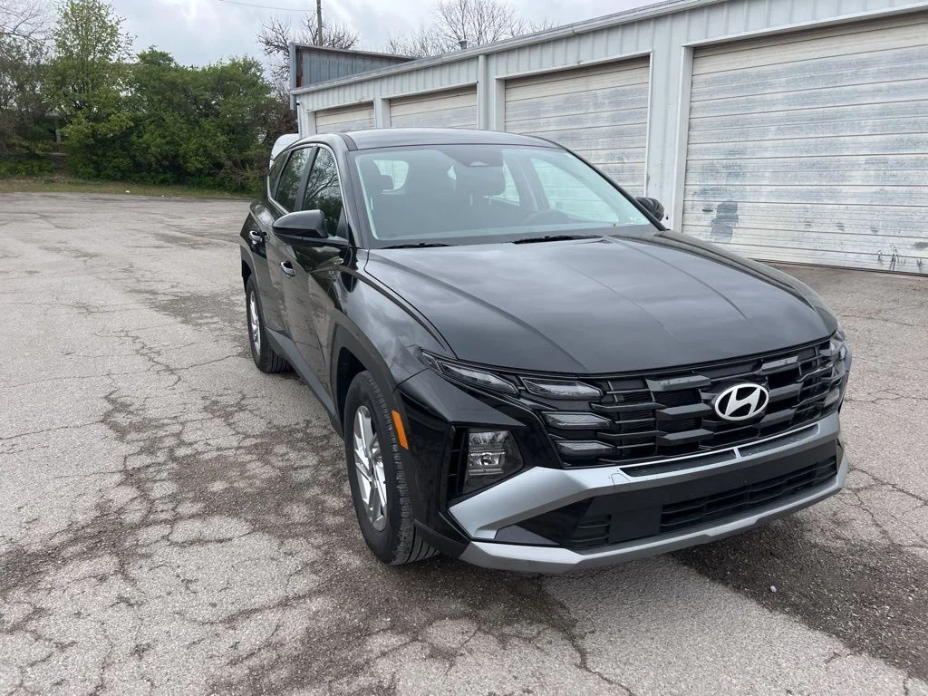 Used 2025 Black Hyundai SE image 3