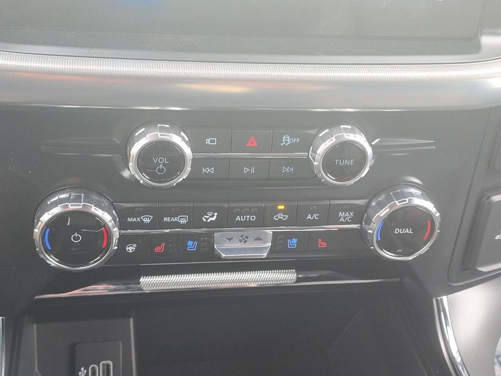 Used 2025 Blue Ford Lariat image 19