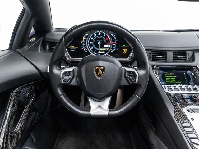 Used 2014  Lamborghini  image 19