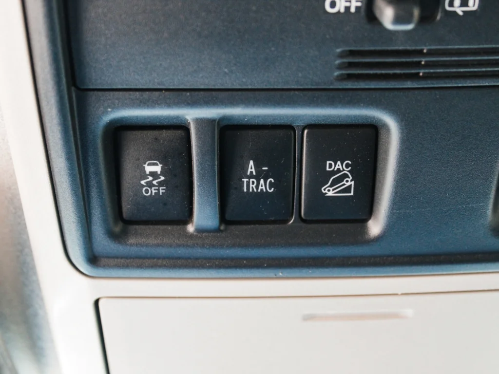 Used 2015 Classic Silver Metallic Toyota SR5 image 23
