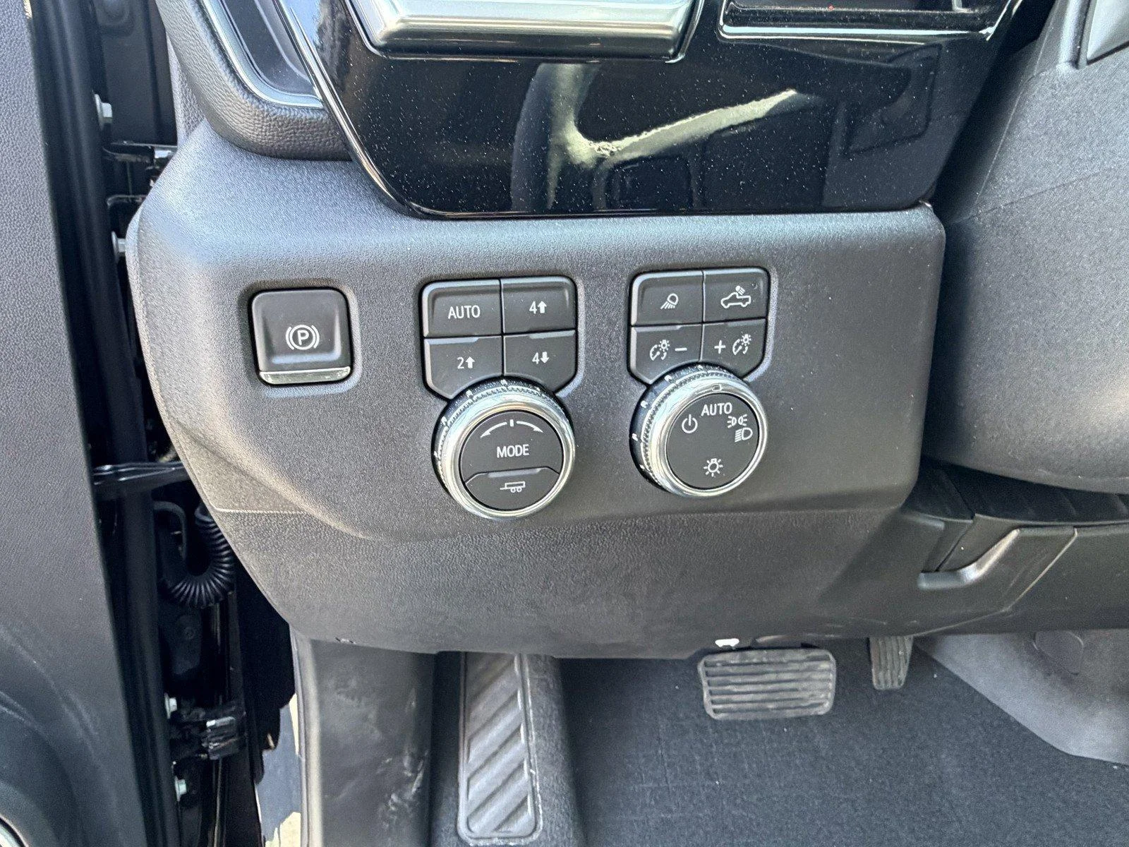 New 2026 Onyx Black GMC SLE image 18