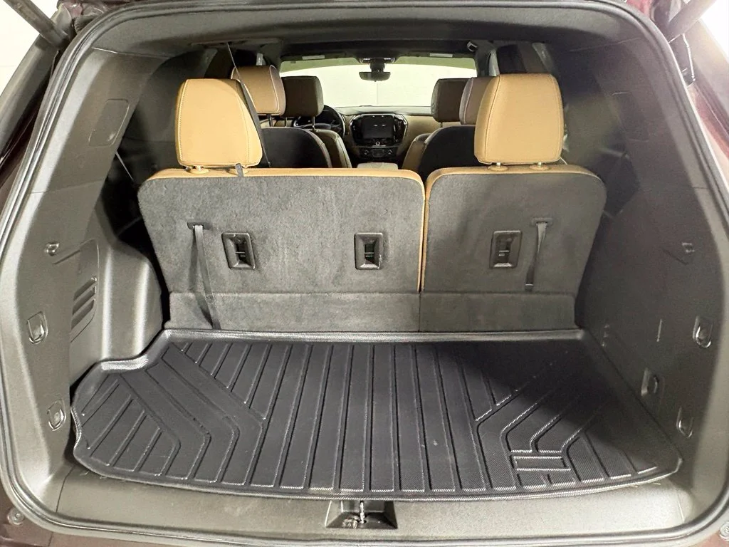 Used 2023 Red Chevrolet Premier image 22