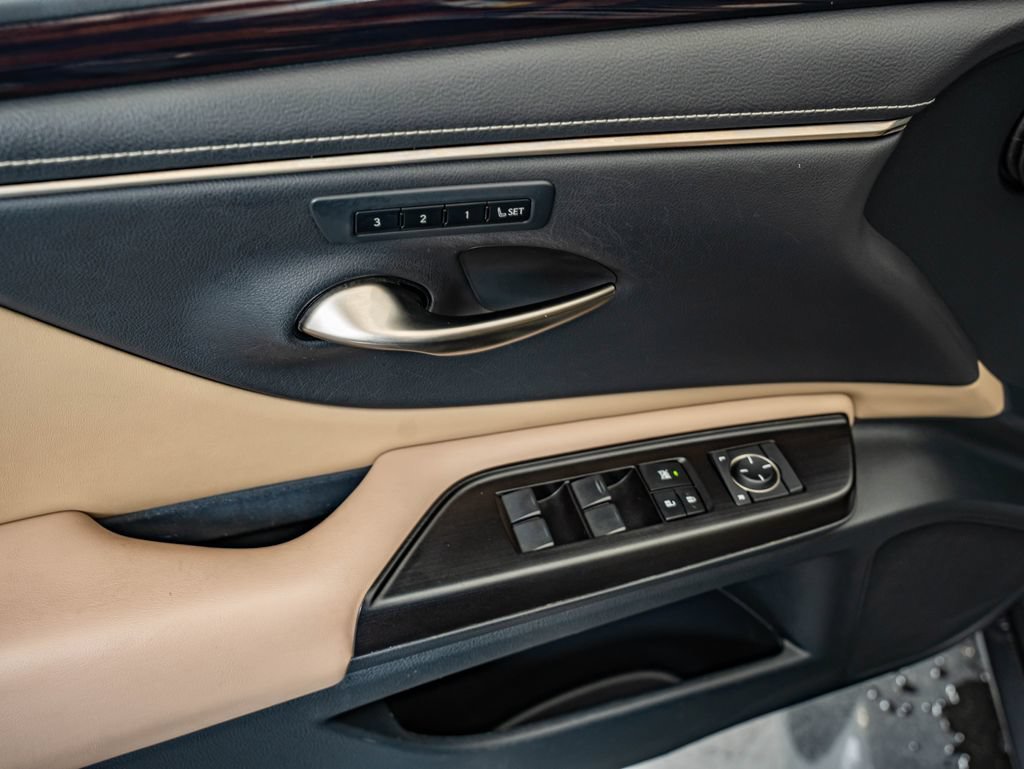 Used 2019 Gray Pearl Lexus 350 image 18