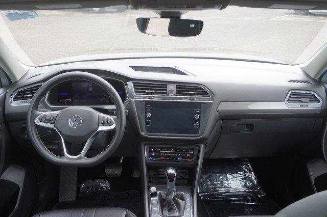 Used 2023 WHITE Volkswagen SE image 26